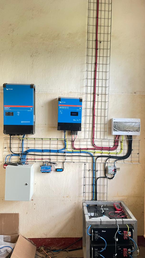 Installation d'un system autonome avec batteries et converstisseurs